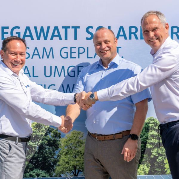 Partnerschaft:Stadtwerke und ROSEN: 2MW PV Anlage
